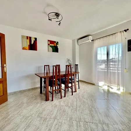 아파트 Spacious Near Plaza America *