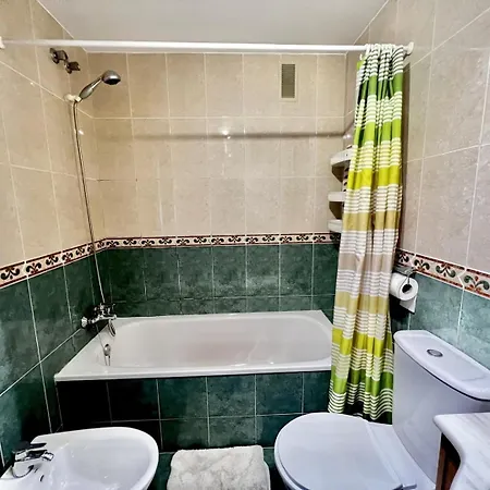 Spacious Near Plaza America 알리칸테