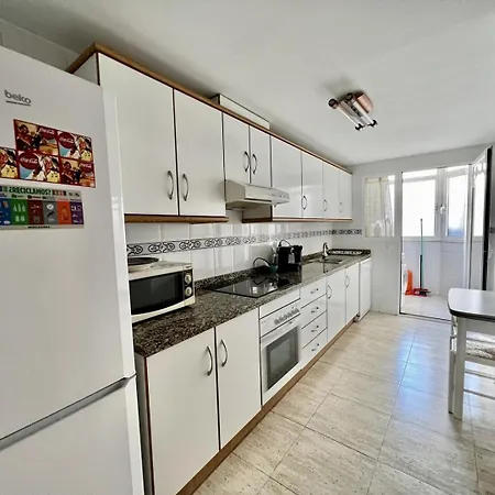 Spacious Near Plaza America 아파트 *