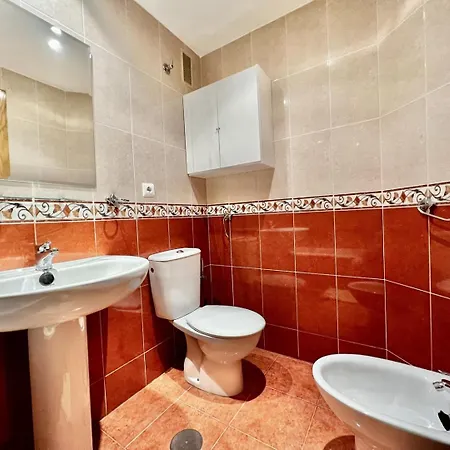 Spacious Near Plaza America