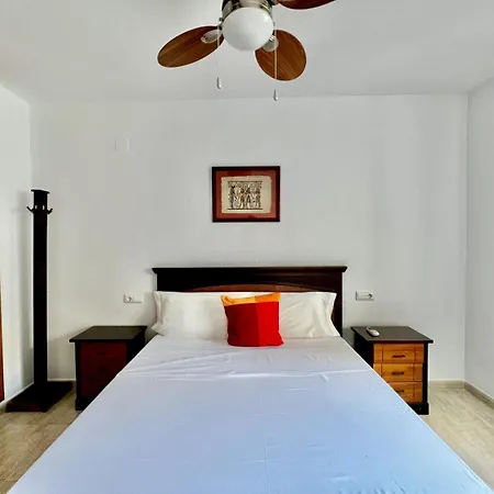 Spacious Near Plaza America 아파트 알리칸테