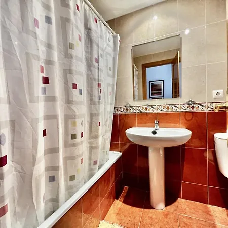 Spacious Near Plaza America * 알리칸테